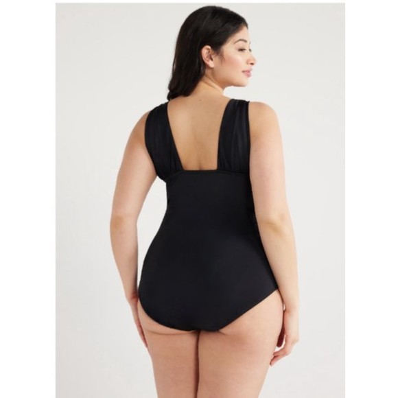 NWT Swimsuit Women’s Plus Plunge V-Neck One-Piece Swimsuit from Time and Tru - Picture 4 of 7